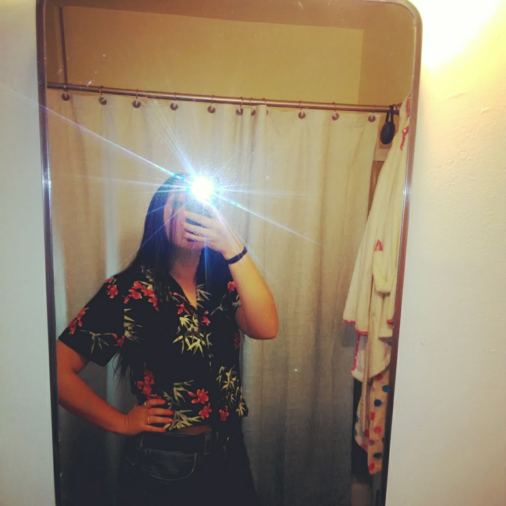 Tommy Bahama cropped womans button up